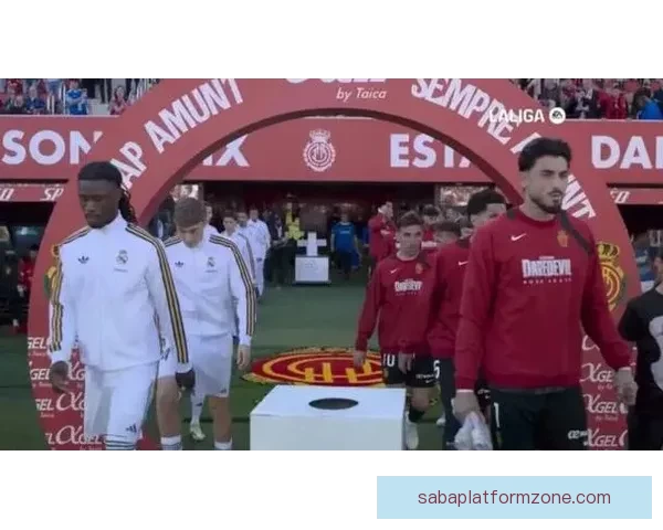 穆里奇神奇表现助力巴萨夺西甲冠军逆袭皇马荣耀时刻